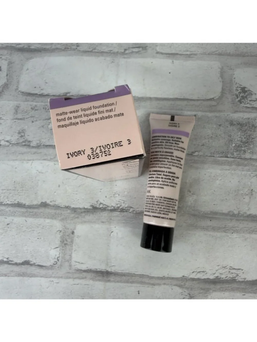 Mary Kay Timewise Matte Wear Liquid Foundation Ivory 3 Combo/Oily NOS 038752
